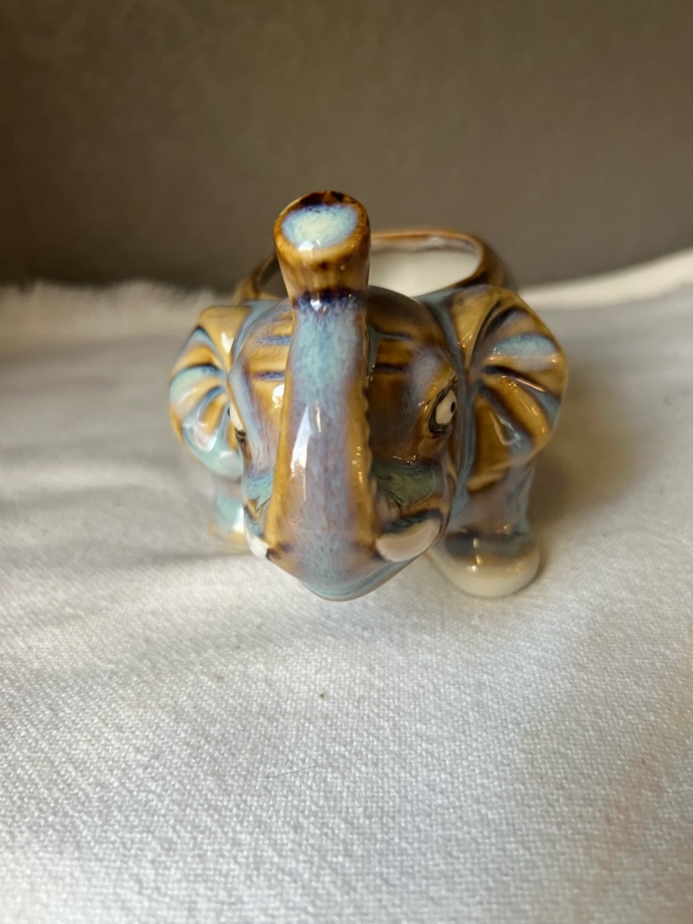 vintage Japanese ceramic elephant planter,  iridescent blue and brown - Picture 6 of 9